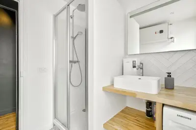 Salle de bains dans l'établissement Appartement cosy en plein 11eme arrondissement