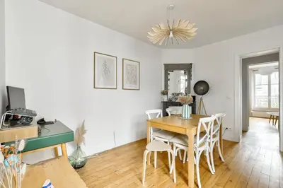 Plan de l'établissement Appartement cosy en plein 11eme arrondissement