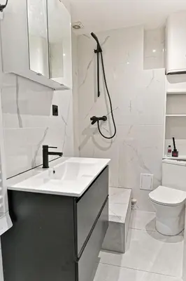 Salle de bains dans l'établissement Modern apartment Paris Moulin Rouge