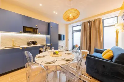 Cuisine ou kitchenette dans l'établissement Amazing apartment - 2BR 6P - Gare du Nord
