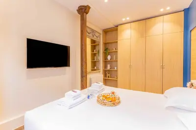 Télévision ou salle de divertissement dans l'établissement Amazing apartment - 2BR 6P - Gare du Nord