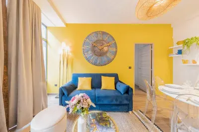 Coin salon dans l'établissement Amazing apartment - 2BR 6P - Gare du Nord