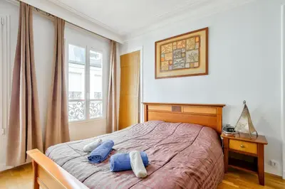 Un ou plusieurs lits dans un hébergement de l'établissement Appartement au coeur du 17eme