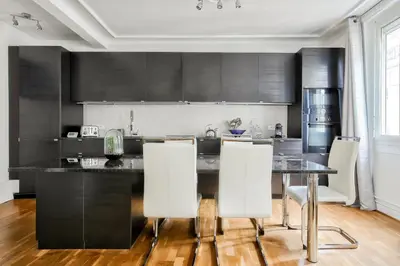 Cuisine ou kitchenette dans l'établissement Appartement au coeur du 17eme