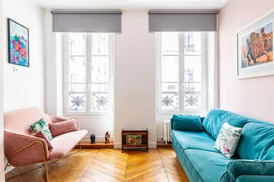 Coin salon dans l'établissement GuestReady - A lovely stay in Batignolles