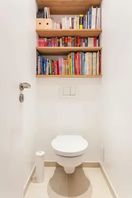 Bibliothèque dans l'appartement