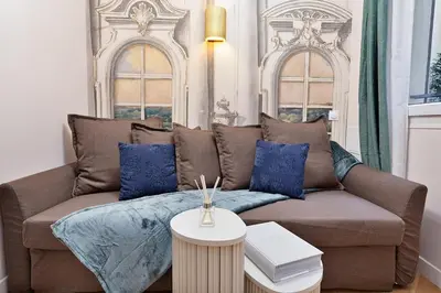Coin salon dans l'établissement Sophie Stay Montorgeuil -2BR 6P Wi-Fi