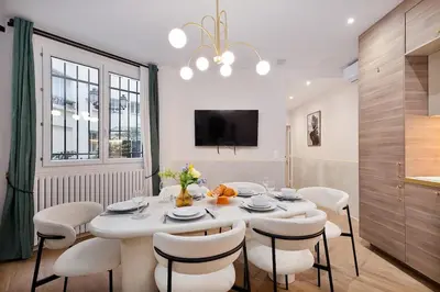 Télévision ou salle de divertissement dans l'établissement Sophie Stay Montorgeuil -2BR 6P Wi-Fi