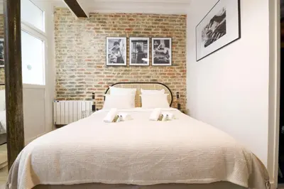 Un ou plusieurs lits dans un hébergement de l'établissement CIA - Faubourg Montmartre Studio