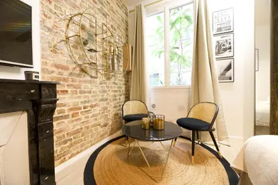 Télévision ou salle de divertissement dans l'établissement CIA - Faubourg Montmartre Studio