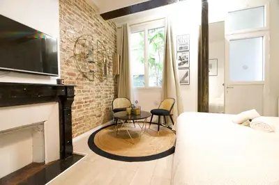 Télévision ou salle de divertissement dans l'établissement CIA - Faubourg Montmartre Studio