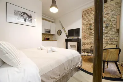 Télévision ou salle de divertissement dans l'établissement CIA - Faubourg Montmartre Studio