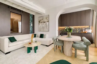 Coin salon dans l'établissement Oniri - Serviced Apartments Notre Dame - Quai des Grands Augustins