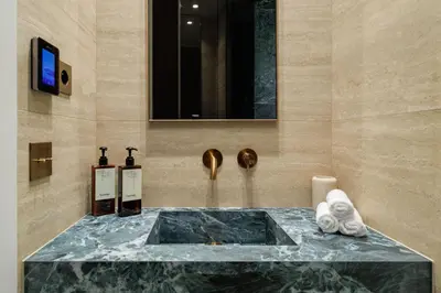 Un ou plusieurs lits dans un hébergement de l'établissement Oniri - Serviced Apartments Notre Dame - Quai des Grands Augustins