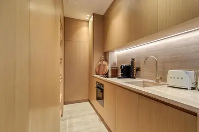 Cuisine ou kitchenette dans l'établissement Oniri - Serviced Apartments Notre Dame - Quai des Grands Augustins