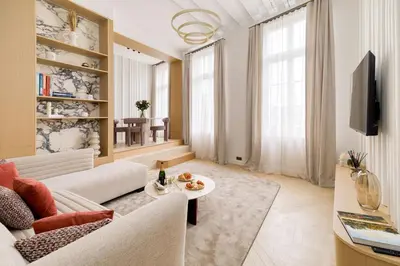 Télévision ou salle de divertissement dans l'établissement Oniri - Serviced Apartments Notre Dame - Quai des Grands Augustins