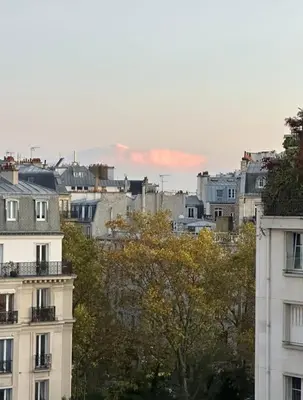 Vue générale sur Paris ou vue de la ville depuis l'appartement