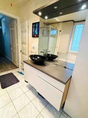 Cuisine ou kitchenette dans l'établissement Appartement Tour Eiffel ALESIA PARIS