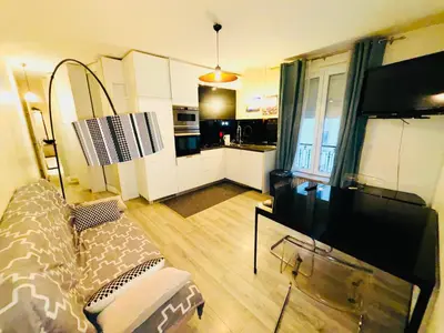 Télévision ou salle de divertissement dans l'établissement Appartement Tour Eiffel ALESIA PARIS
