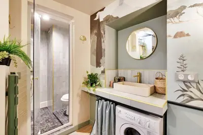 Salle de bains dans l'établissement Cozy studio in Le Marais - fully equipped