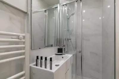 Salle de bains dans l'établissement MBA - Courcelles - Splendide Appartement