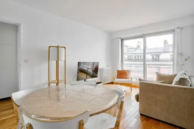 Télévision ou salle de divertissement dans l'établissement GuestReady - Charming stay with a view