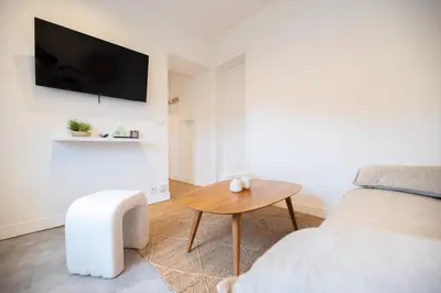Télévision ou salle de divertissement dans l'établissement CIA - Avenue de Villiers