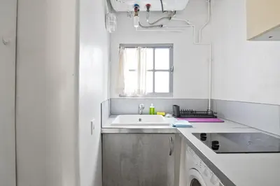 Cuisine ou kitchenette dans l'établissement Superb Apartment Quartier Les Marais Free Netflix