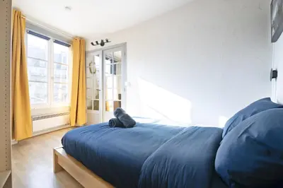 Un ou plusieurs lits dans un hébergement de l'établissement Superb Apartment Quartier Les Marais Free Netflix