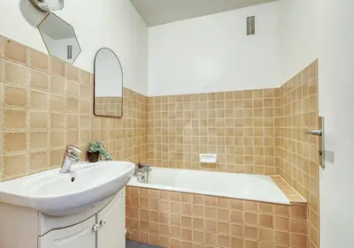 Salle de bains dans l'établissement Bright Studio in the Heart of Butte aux Cailles