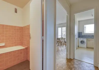 Cuisine ou kitchenette dans l'établissement Bright Studio in the Heart of Butte aux Cailles