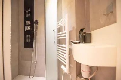 Salle de bains dans l'établissement CIA - Studio Pierre Fontaine