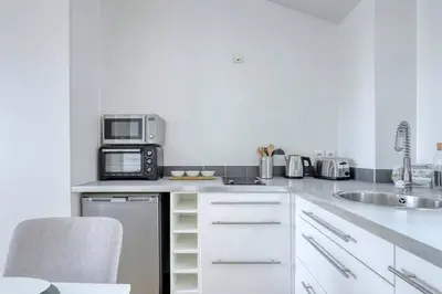 Cuisine ou kitchenette dans l'établissement Classy, New & Large Designed Studio - Paris 16
