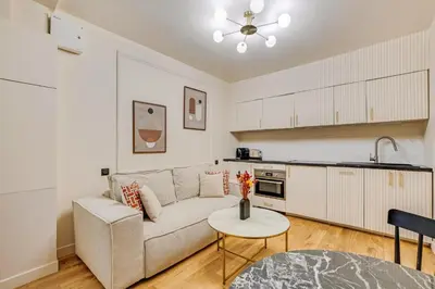 Cuisine ou kitchenette dans l'établissement Pick A Flat's Apartment in Opera - Rue Grange Batelière