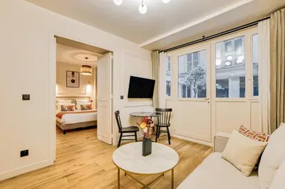 Un ou plusieurs lits dans un hébergement de l'établissement Pick A Flat's Apartment in Opera - Rue Grange Batelière