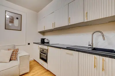 Cuisine ou kitchenette dans l'établissement Pick A Flat's Apartment in Opera - Rue Grange Batelière