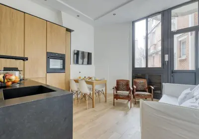 Cuisine ou kitchenette dans l'établissement Cosy 2 Rooms Flat - Chic 16th district - Mid-term