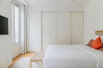 Un ou plusieurs lits dans un hébergement de l'établissement Elegant Parisian Apartment near Eiffel Tower