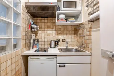 Cuisine ou kitchenette dans l'établissement Heart of Paris III, Le Marais - Charming Apartment