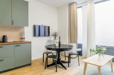 Cuisine ou kitchenette dans l'établissement Enjoy in a Lovely Nest with modern design