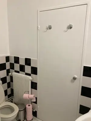Salle de bains dans l'établissement パリ16区 改装したばかりのアパルトマン クーラー付
