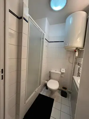 Salle de bains dans l'établissement Studio in Issy Les Moulineaux
