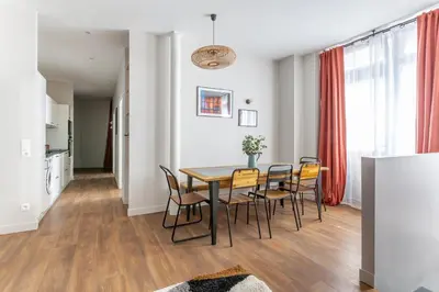 Coin salon dans l'établissement Lounge in a cosy apartment on Canal Saint-Martin