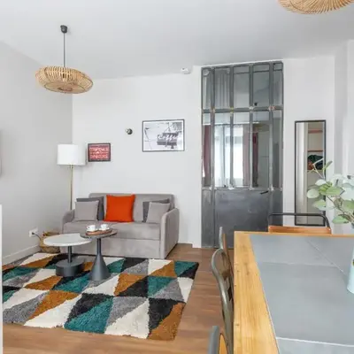 Lounge in a cosy apartment on Canal Saint-Martin