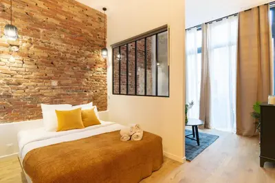Un ou plusieurs lits dans un hébergement de l'établissement Cozy Apartment in heart of Montmartre