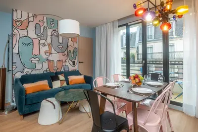Coin salon dans l'établissement Montmartre Paris Suite