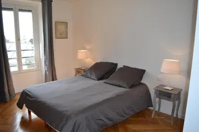 Un ou plusieurs lits dans un hébergement de l'établissement Appartement moulin rouge II