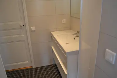 Salle de bains dans l'établissement Appartement moulin rouge II
