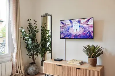 Télévision ou salle de divertissement dans l'établissement Ney - 2 Bedrooms 1 Living room