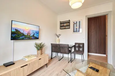 Télévision ou salle de divertissement dans l'établissement Ney - 2 Bedrooms 1 Living room
